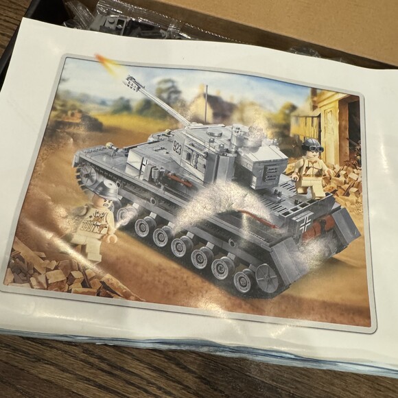Dahonpa Panzer IV Building Set 1193 PCS WW2 Tank Model Kids Adults - Picture 4 of 7